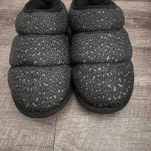 Sorel Bodega Run Inside/Outside slippers.